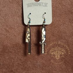 Knivörhängen med Skräck-tema.